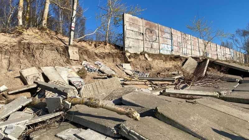 FOTO: Daugavgrīvas krasta nostiprinājuma atjaunošana