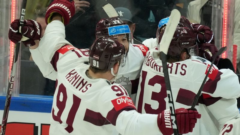 Latvijas hokeja izlasei bronzas medaļas pasaules čempionātā
