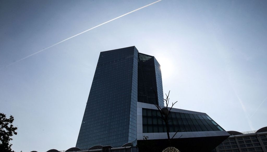 ECB eirozonas bankām Covid-19 krīzes pārvarēšanai atvieglos kapitāla rezervju prasību