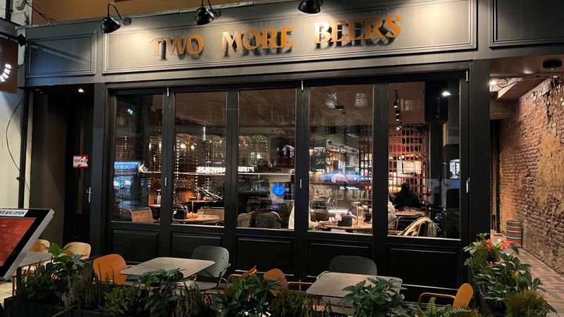 Latvijas uzņēmuma grupas uzņēmums Londonā atklāj Two More Beers restorānu