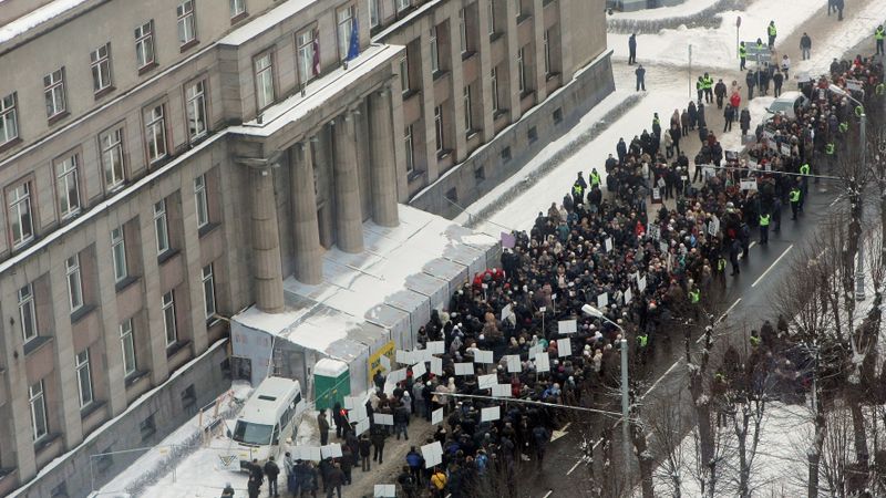 Protestētāji par PVN mazināšanu apkurei politķu ievērību neizpelnās