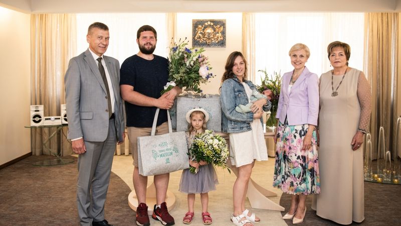 Olainē dzimušo bērnu atbalstam Olainfarm novirzīs 10 000 eiro