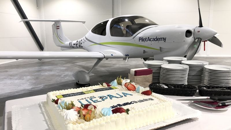 airBaltic Training atklāj jauno lidmašīnu angāru Liepājā