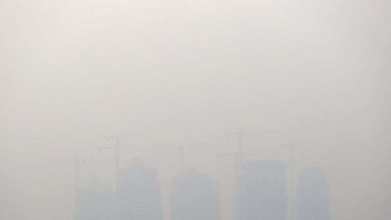 Singapūru klāj pēdējā piecpadsmitgadē biezākais smogs
