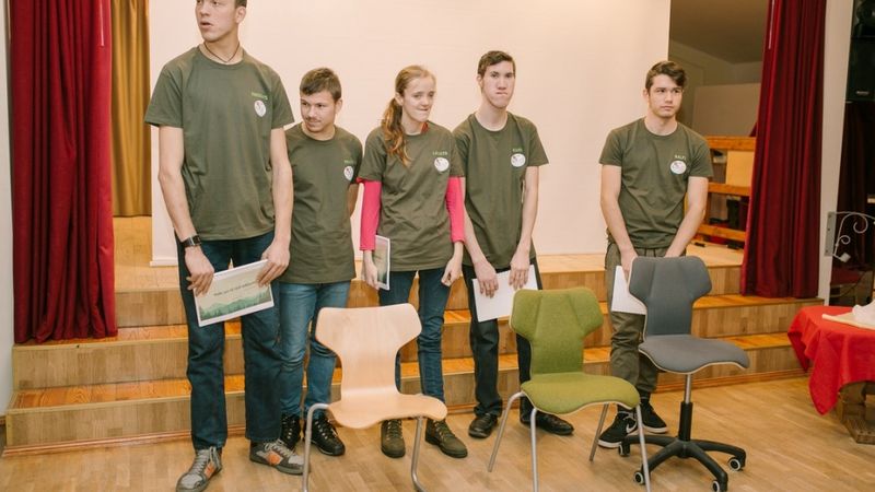 Uzsāk ergonomisku krēslu ražošanu Latvijas skolām