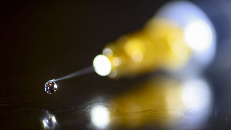 EK: Vakcīna pret Covid-19 būs Ziemassvētku dāvana eiropiešiem