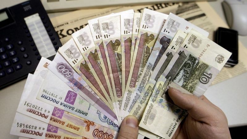 Rubļa vērtība sasniedz rekordzemu līmeni