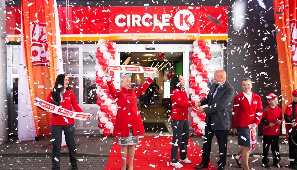 FOTO: Oficiāli atklāta pirmā Circle K degvielas uzpildes stacija Latvijā