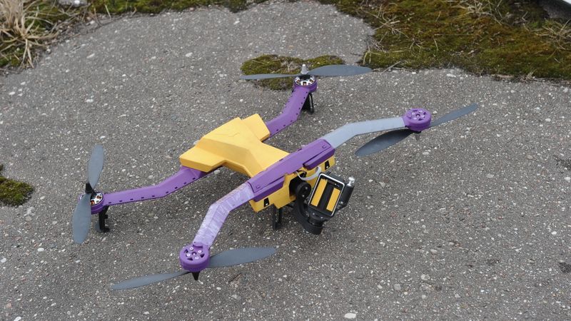 FlyCap fonds: AirDog komandai ir handikaps pār citiem dronu nozares spēlētājiem