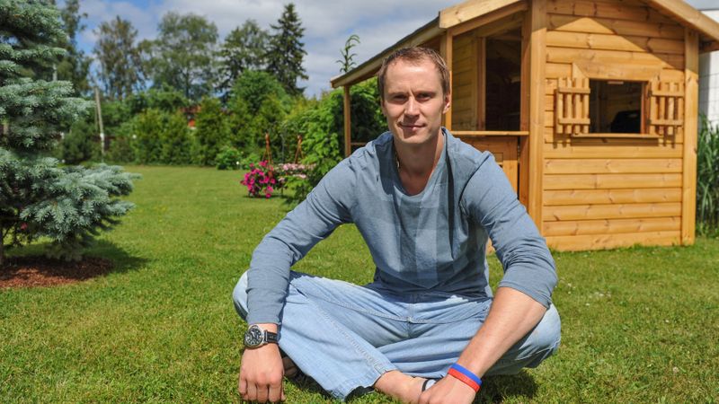 Hokejists Bārtulis gaida ziņas no Doņeckas