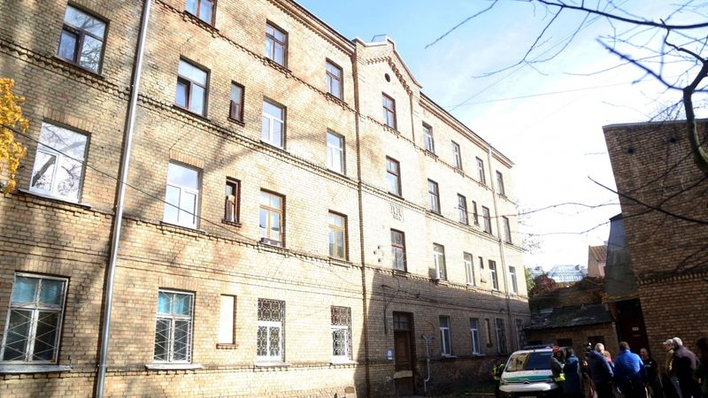 Nesen Rīgā iegruvušo ēku atzīst par neekspluatējamu