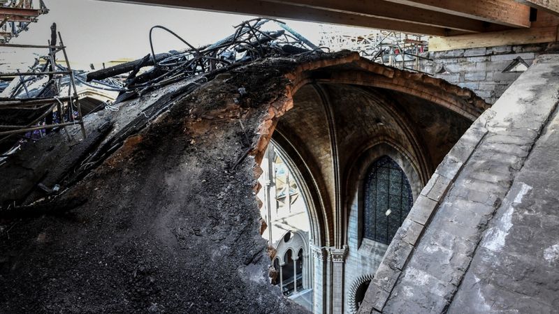 FOTO: Trīs mēnešus pēc Parīzes Dievmātes katedrāles ugunsgrēka