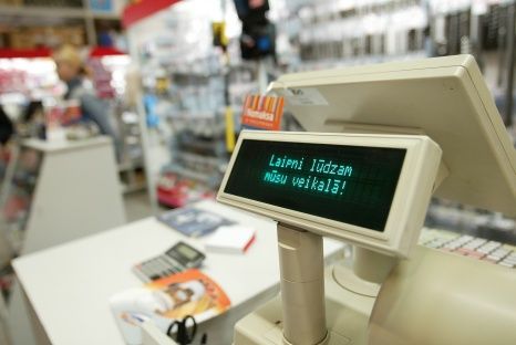 Skaidru naudu varēs izņemt arī veikalā