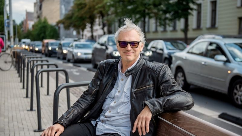 Satiksmes organizēšanai nepietiek ar spēju bruģī ieskrūvēt stabiņu