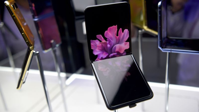 Prezentēts salokāmais Samsung Galaxy Z Flip viedtālrunis