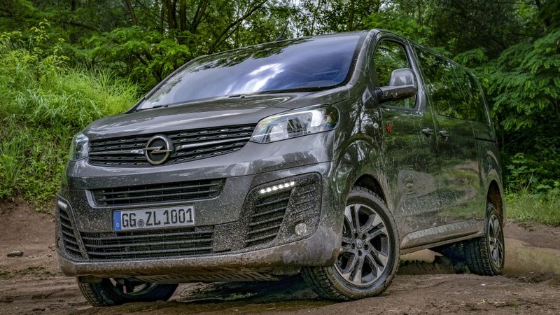 FOTO: Opel Zafira pārtop par mikroautobusu