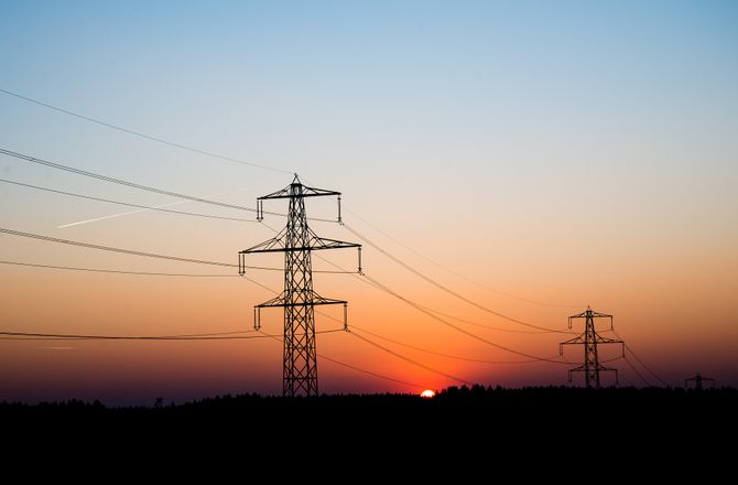Bez elektrības Latvijā joprojām aptuveni 87 000 klientu