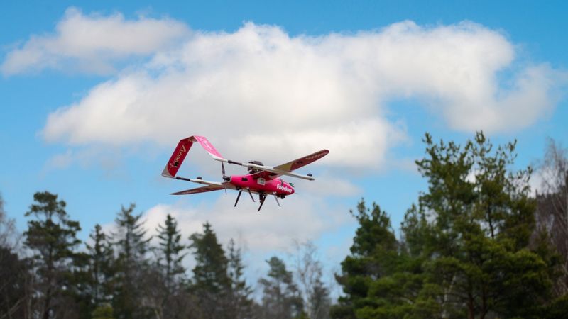 Tele2 sācis ēdienu piegādi ar dronu