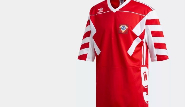 adidas tomēr nav pilnībā no piedāvājuma izņēmuši kreklus ar Padomju Savienības simboliku