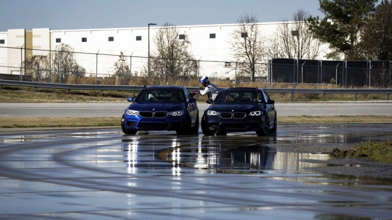 BMW uzstāda divus Ginesa rekordus