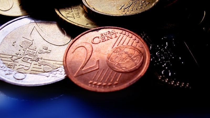 Latvija pagaidām no 1 un 2 centu monētām neatteiksies