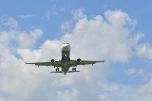 Gaisa telpu virs Latvijas slēdz līdz pirmdienas plkst.9
