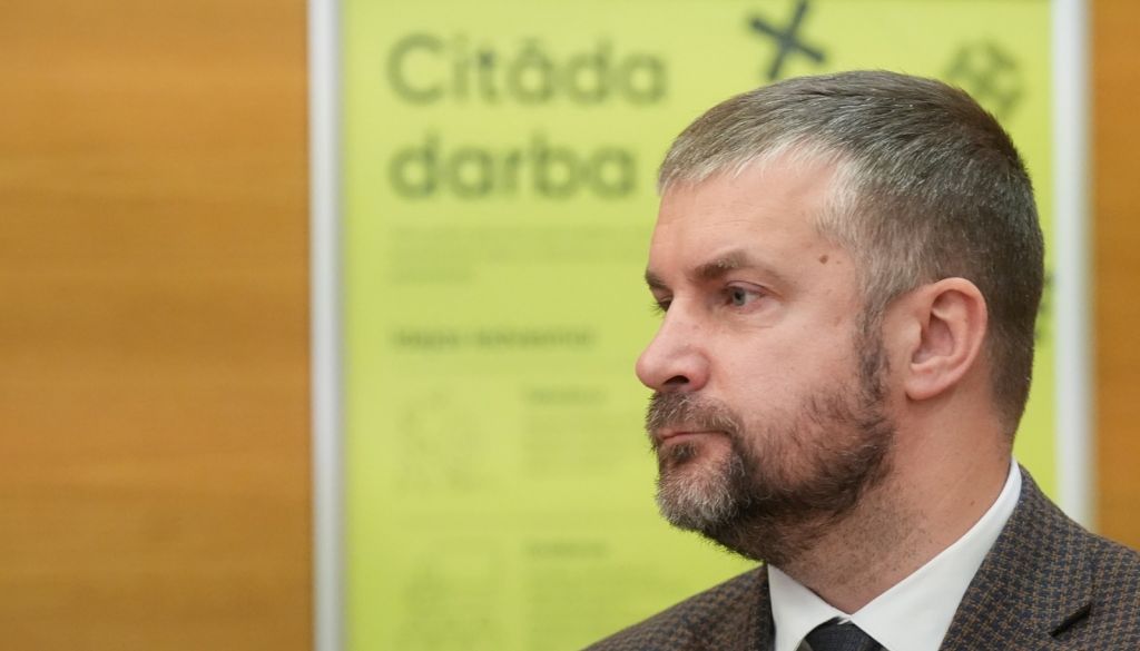 Rīgas izpilddirektors: Puteņa biļetes piektdien nebūs, jo dienesti tiks galā