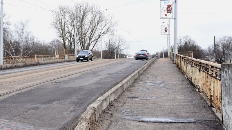 Atjaunos tramvaju kustību pār Brasas tiltu; būvdarbus vēl neatsāks