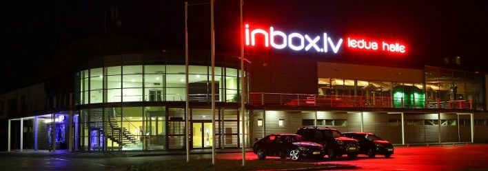 Krīze krietni nodeldējusi Inbox.lv ledus halles nosaukuma nomas maksu