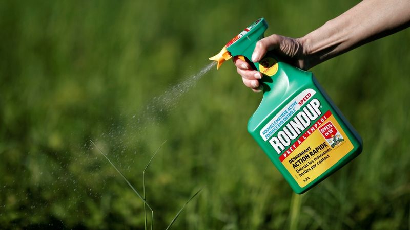 Agroķīmijas uzņēmumam jāmaksā divi miljardi dolāru jaunā Roundup prāvā