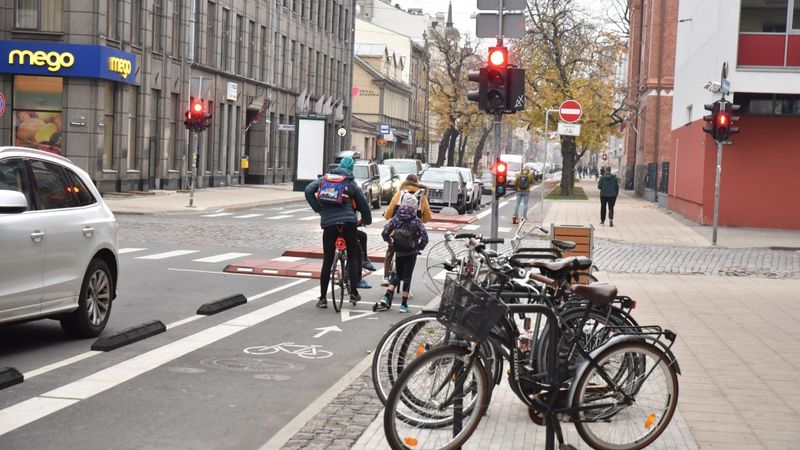 Vai velojoslas kaitē biznesam?