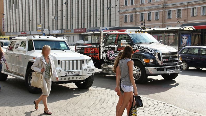 Papildināta ar foto - Latvijas Dartz ar Balto zirgu turpina «luksusa tanku» sēriju Ķīnas tirgum