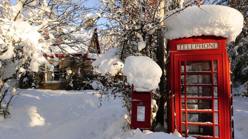 Amigo klienti gada laikā telefonsarunās ar Lielbritāniju pavadījuši 890 dienas