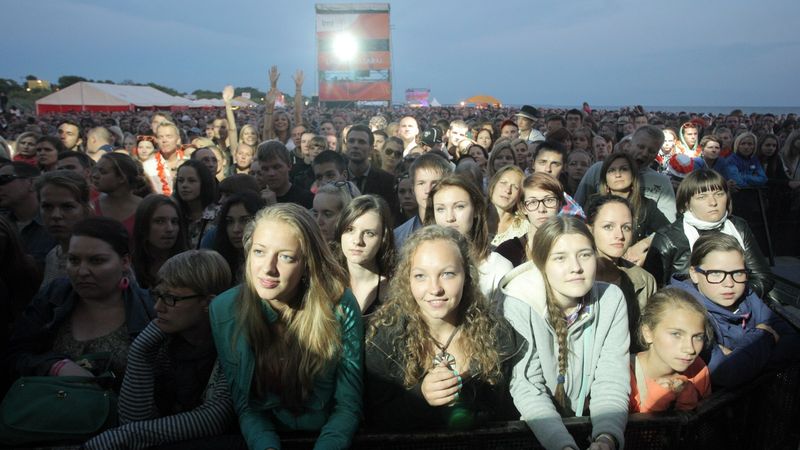 Festivāls Liepājā pulcē fanu tūkstošus; garās rindas liek vilties