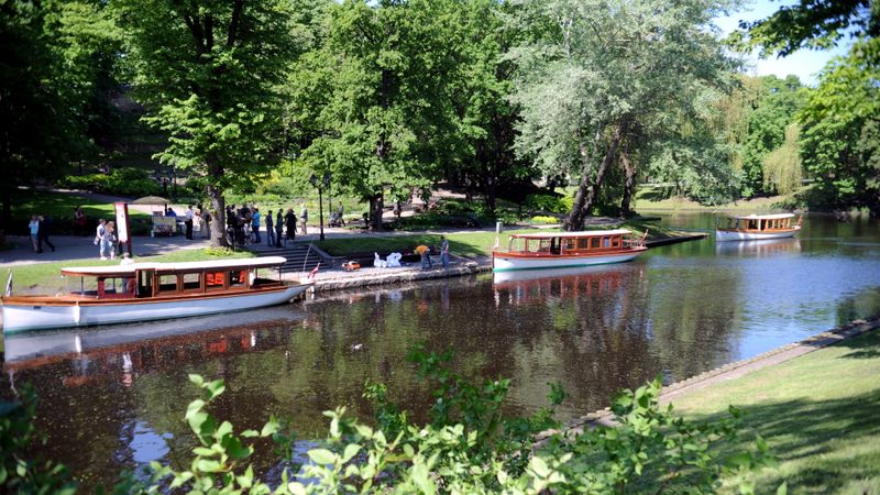 Zemā ūdens līmeņa dēļ kuģošana Rīgas kanālā kļūst bīstama