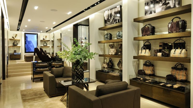 Burberry atver pirmo veikalu Rīgā