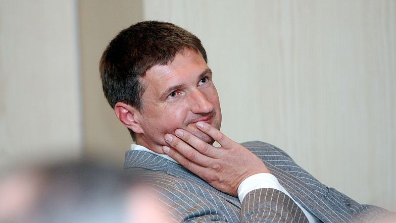 Stendzenieka uzņēmuma uzvarēto eiro kampaņu izņem no budžeta