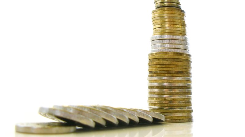 Sešas apdrošināšanas brokeru firmas tur aizdomās par naudas piesavināšanos