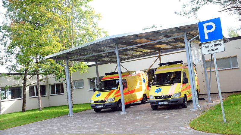 Domenikss piegādās 23  ātro automašīnas par 2 miljoniem