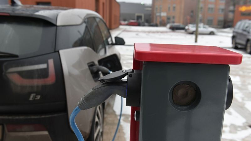 Kā top? e-Mobility network elektromobiļu uzlādes stacijas