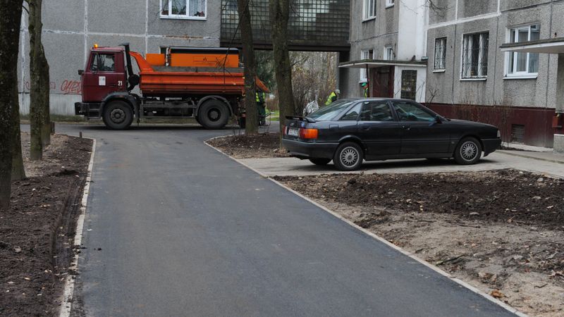 Pierāda, ka pievadceļu var noasfaltēt divreiz lētāk nekā pašvaldības izsludinātā iepirkuma uzvarētājs
