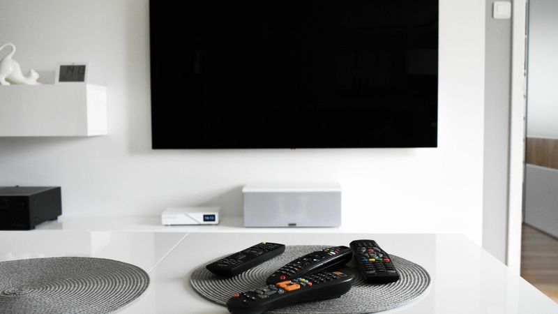 Saistībā ar draudiem valsts drošībai NEPLP anulē apraides atļauju TV Rain