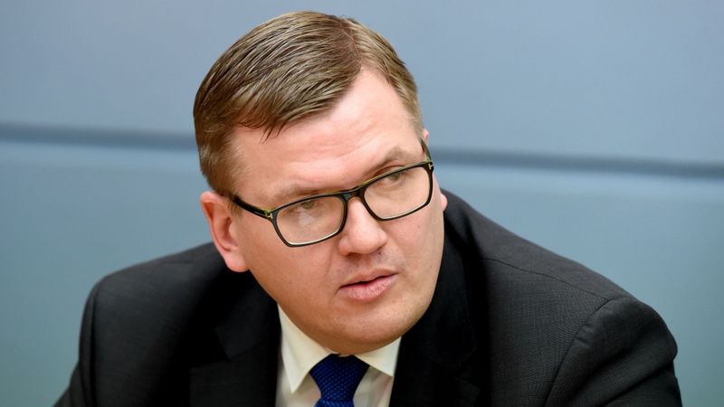 Ministru prezidents uzdevis Pūcem izvērtēt ASV sankciju ietekmi uz Ventspils domes darbību
