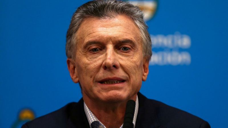 Argentīnas prezidents pēc priekšvēlēšanu sakāves paziņo par plāniem celt algas un samazināt nodokļus