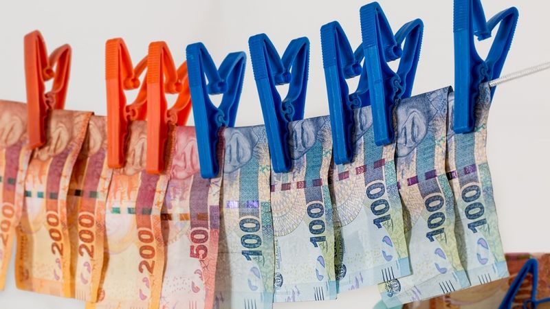 Liels skaits Lielbritānijas kompāniju caur Baltijas bankām atmazgājušas miljoniem dolāru