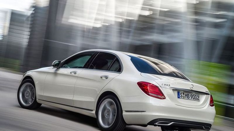 Mazākais Mercedes limuzīns izvirza jaunus standartus pats sev un sīkstākajiem konkurentiem