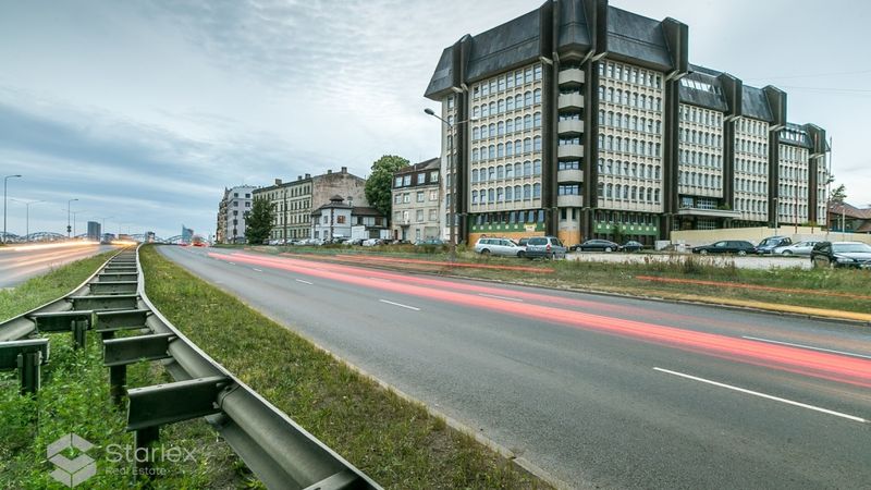 FOTO: Atdzimst postmodernisma arhitektūras paraugs