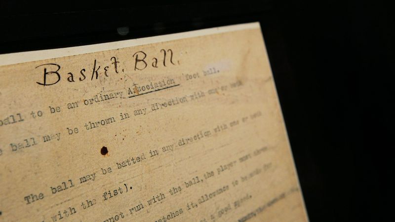 Basketbola noteikumus izsolē pārdot par 4,3 miljoniem dolāru