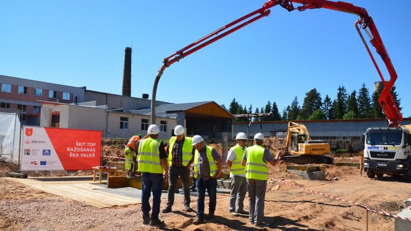 FOTO: Valkā būvēs jaunu ražošanas ēku