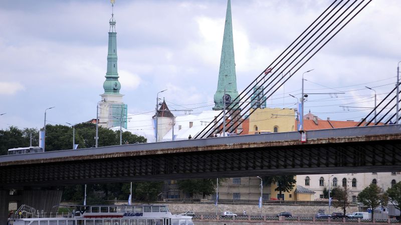 Būvnieku A.C.B. soda par satiksmes kavēšanu uz Vanšu tilta